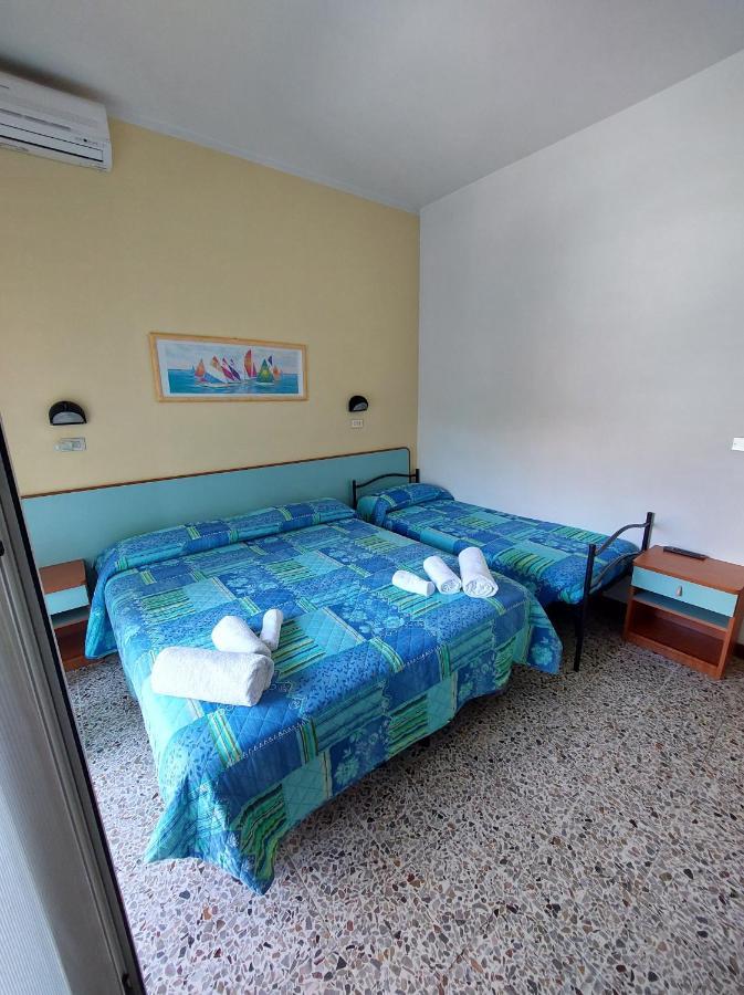 B&B Hotel Villa Nora Bellaria-Igea Marina Rum bild