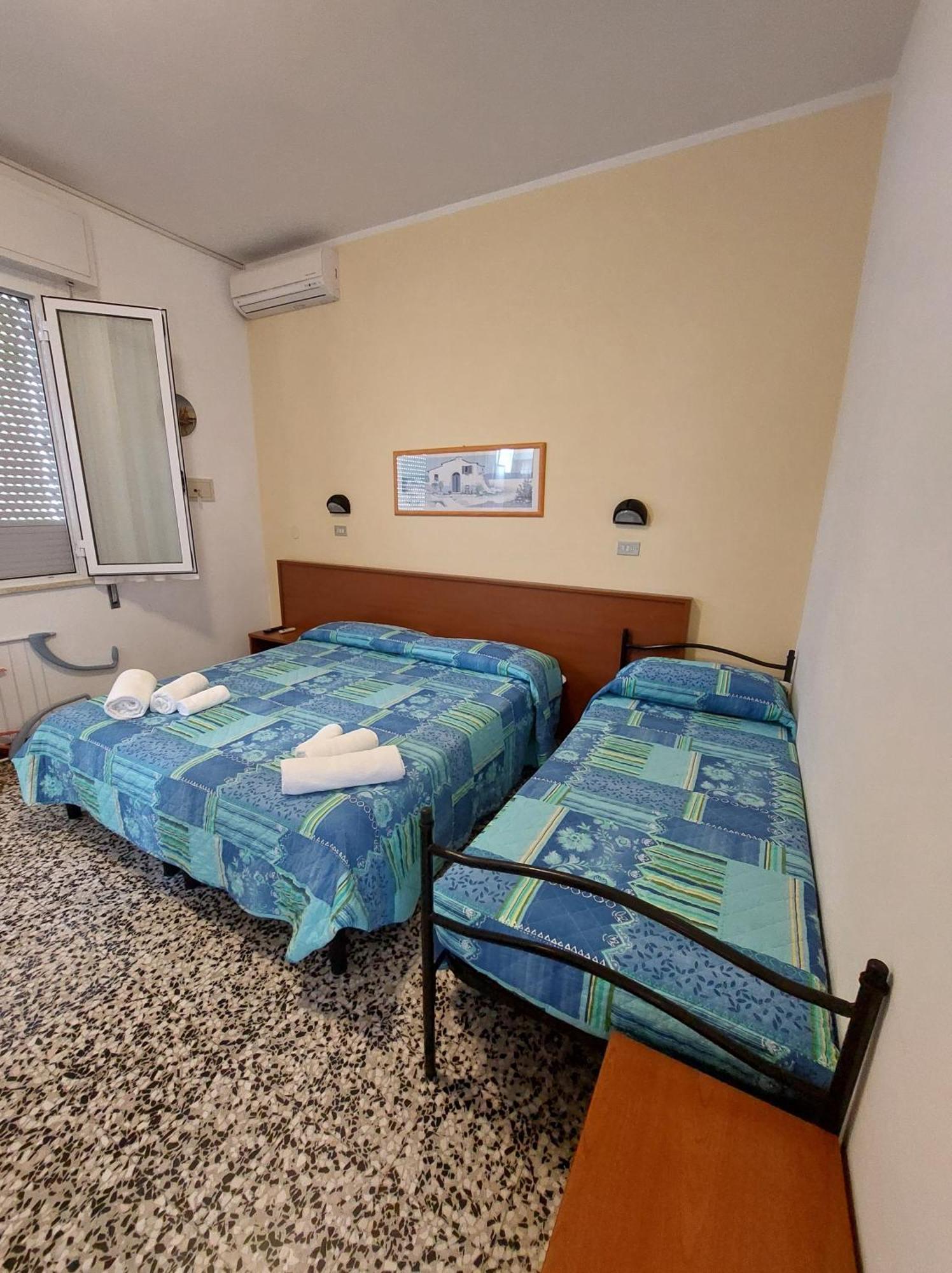 B&B Hotel Villa Nora Bellaria-Igea Marina Rum bild